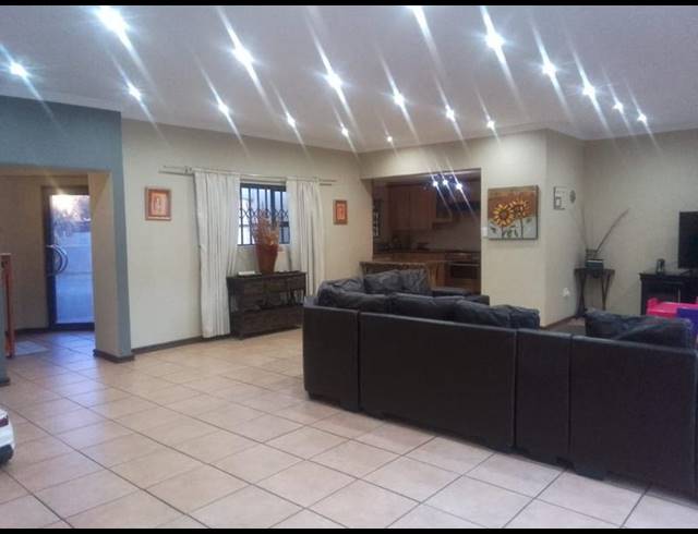 5 BEDROOM HOUSE FOR SALE IN VANDERBIJLPARK SW 5